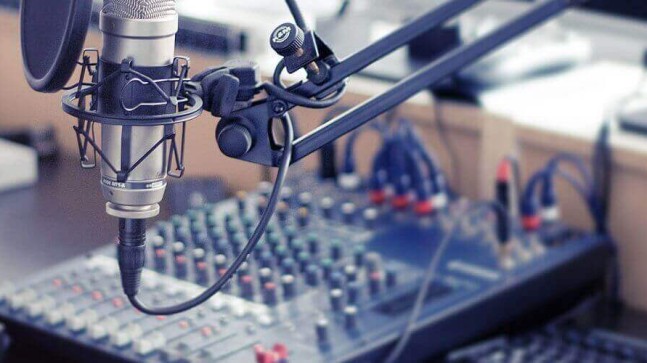 Gerçekleri anlatan radyo